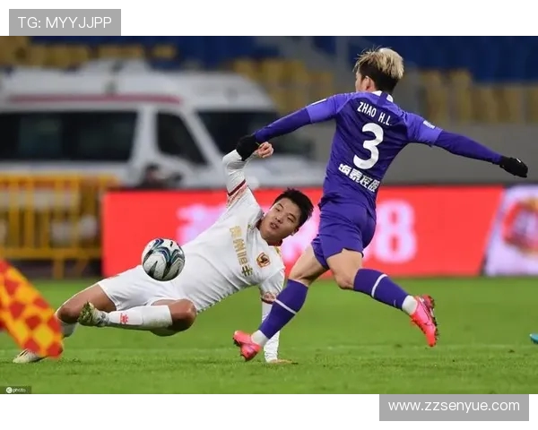 泰达国安激战正酣宋岳盘带技艺尽显球场风采