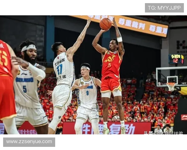 北京篮球队配合问题引发热议球迷对战术执行和团队默契展开激烈讨论
